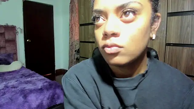 ladyrd1 online show from April 13, 1:59 pm