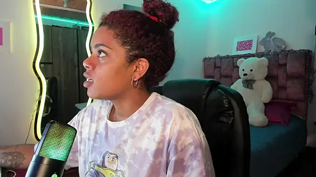 ladyrd1 online show from February 23, 6:38 am