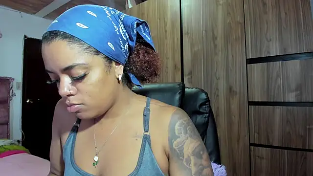 ladyrd1 online show from March 26, 11:24 pm