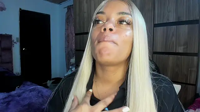 ladyrd1 online show from April 20, 3:35 pm