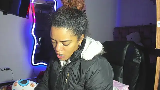 ladyrd1 online show from February 21, 4:36 am