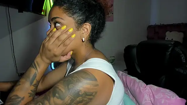 ladyrd1 online show from March 13, 2:49 am