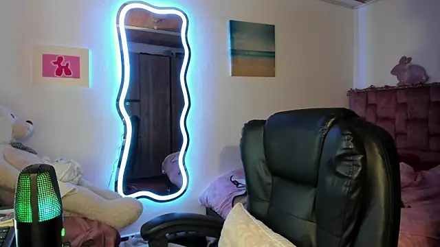 ladyrd1 online show from March 3, 7:46 am