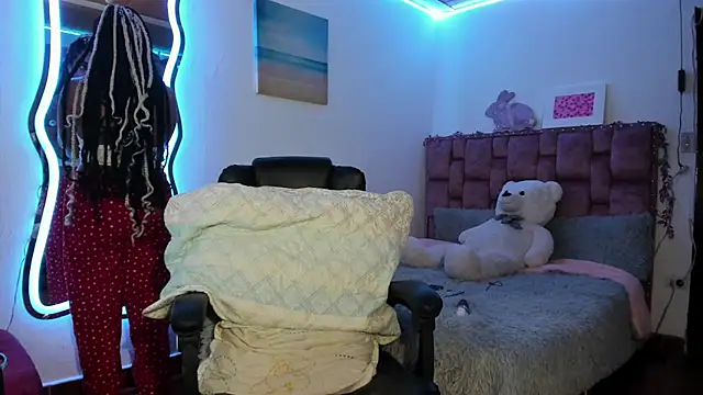 ladyrd1 online show from March 21, 9:45 am