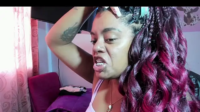 ladyrd1 online show from December 4, 7:24 pm