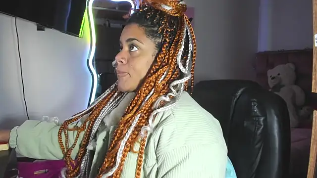 ladyrd1 online show from February 14, 11:05 pm