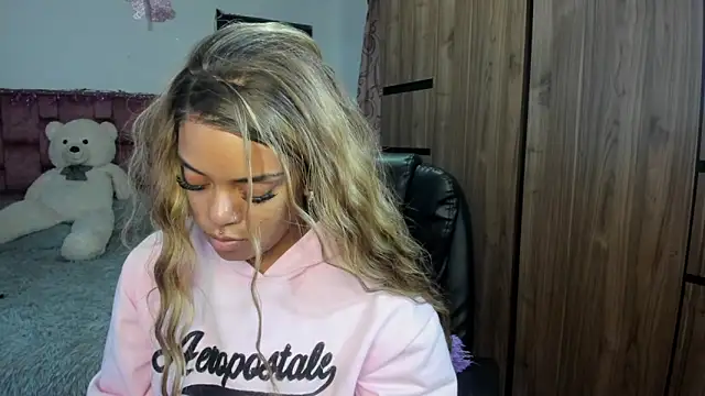 ladyrd1 online show from April 25, 1:08 am