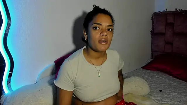 ladyrd1 online show from March 14, 4:07 am