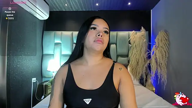 Snapshot of MarianaGarciaa__ chatting on June 19, 7:20 pm MarianaGarciaa online show from June 19, 7:20 pm