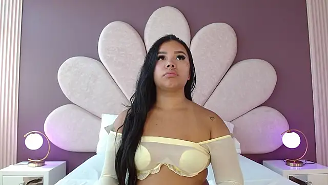 Snapshot of MarianaGarciaa__ chatting on May 9, 7:06 pm MarianaGarciaa online show from May 9, 7:06 pm