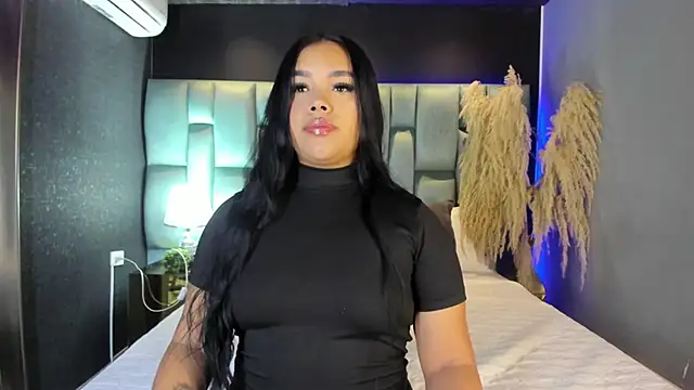 Snapshot of MarianaGarciaa__ chatting on June 15, 7:02 pm MarianaGarciaa online show from June 15, 7:02 pm