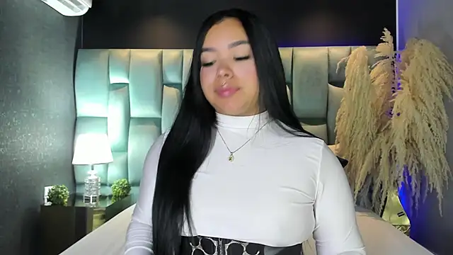 MarianaGarciaa   online show from April 14, 7:30 pm