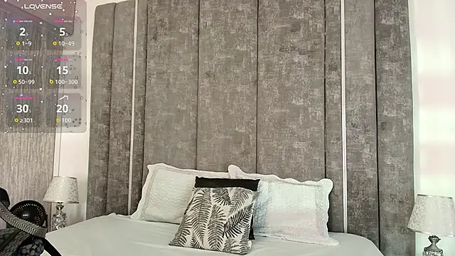 MarianaGarciaa   online show from November 27, 7:03 pm