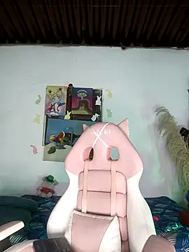 lovely kitt online show from April 11, 3:14 am