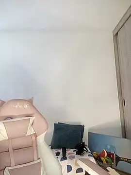 lovely kitt online show from October 26, 7:25 pm