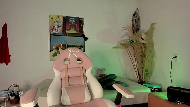 lovely kitt online show from March 6, 1:22 am