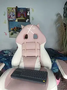 lovely kitt online show from May 24, 11:04 pm