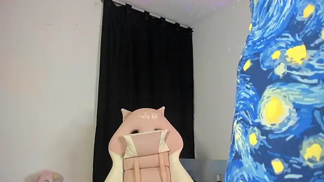 lovely kitt online show from November 7, 12:15 am