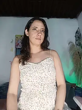 Snapshot of lovely_kitt chatting on June 5, 4:50 am lovely kitt online show from June 5, 4:50 am
