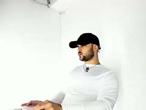 Snapshot of Sebas-hott chatting on October 19, 10:34 pm Sebas-hott online show from October 19, 10:34 pm