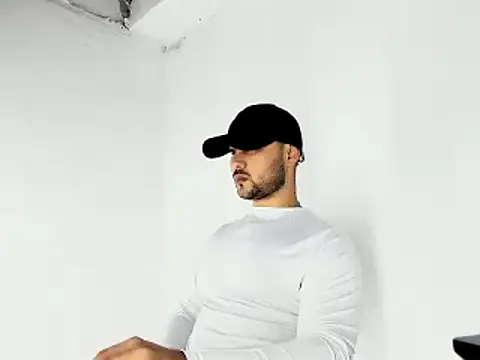 Snapshot of Sebas-hott chatting on October 31, 10:27 pm Sebas-hott online show from October 31, 10:27 pm