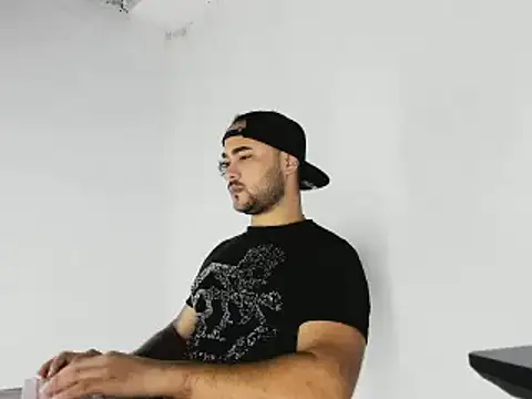 Snapshot of Sebas-hott chatting on November 2, 10:15 pm Sebas-hott online show from November 2, 10:15 pm