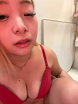 Snapshot of Rei1216xo chatting on November 24, 3:39 am Rei1216xo online show from November 24, 3:39 am