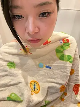 Snapshot of Rei1216xo chatting on November 14, 3:32 am Rei1216xo online show from November 14, 3:32 am