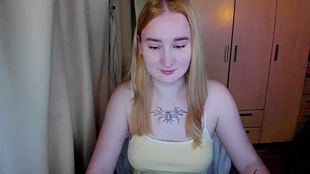 Snapshot of KeiraNight chatting on June 12, 3:04 am KeiraNight online show from June 12, 3:04 am