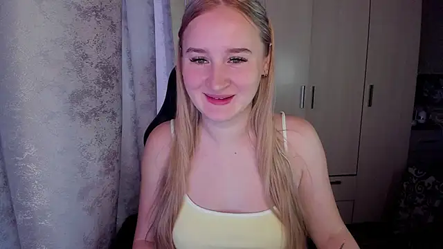 Snapshot of KeiraNight chatting on September 21, 2:17 am KeiraNight online show from September 21, 2:17 am