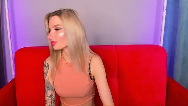 Snapshot of AlinaLovelyX chatting on November 16, 1:21 am AlinaLovelyX online show from November 16, 1:21 am