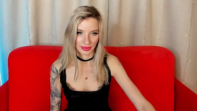 Snapshot of AlinaLovelyX chatting on November 20, 1:17 am AlinaLovelyX online show from November 20, 1:17 am