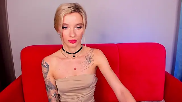 Snapshot of AlinaLovelyX chatting on October 22, 1:27 am AlinaLovelyX online show from October 22, 1:27 am