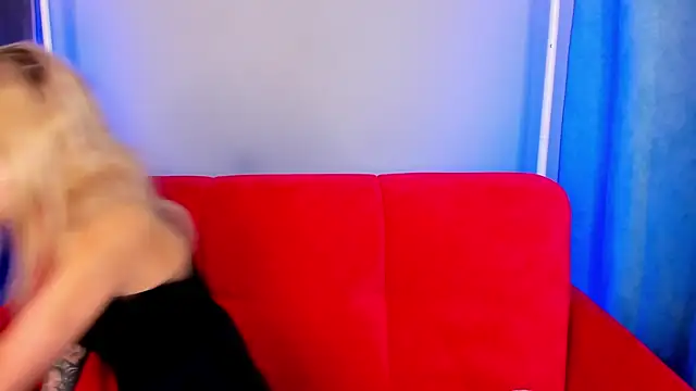 Snapshot of AlinaLovelyX chatting on November 5, 1:31 am AlinaLovelyX online show from November 5, 1:31 am