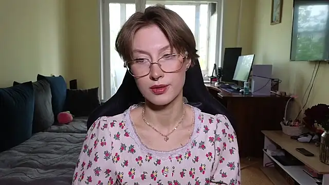 Snapshot of MalvinaBlum chatting on May 17, 3:06 am MalvinaBlum online show from May 17, 3:06 am
