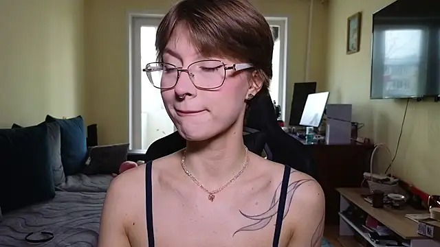MalvinaBlum online show from April 23, 5:14 am