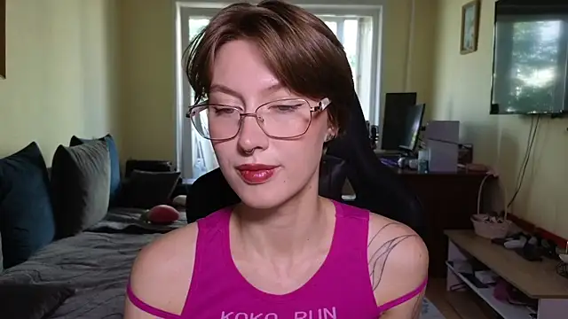 Snapshot of MalvinaBlum chatting on June 14, 4:57 am MalvinaBlum online show from June 14, 4:57 am