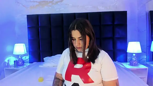 sabrinamilani online show from February 6, 7:43 pm