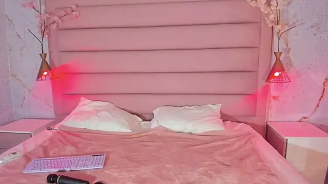 sabrinamilani online show from February 8, 3:26 am