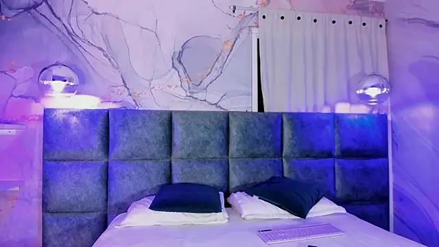 sabrinamilani online show from September 13, 3:17 am