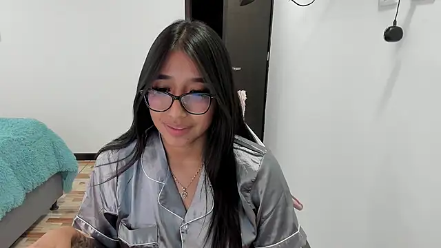 Snapshot of isa_bellaa0 chatting on February 19, 1:51 am isa bellaa0 online show from February 19, 1:51 am