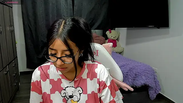 Snapshot of isa_bellaa0 chatting on December 31, 8:37 am isa bellaa0 online show from December 31, 8:37 am