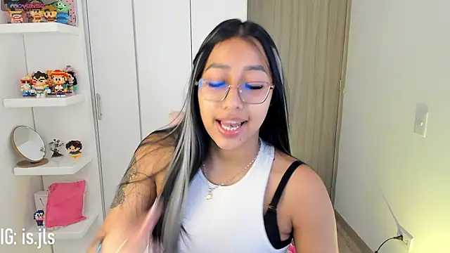 Snapshot of isa_bellaa0 chatting on October 4, 12:45 am isa bellaa0 online show from October 4, 12:45 am