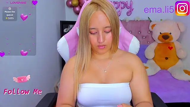 Snapshot of ema_tayy chatting on October 25, 9:15 pm ema tayy online show from October 25, 9:15 pm