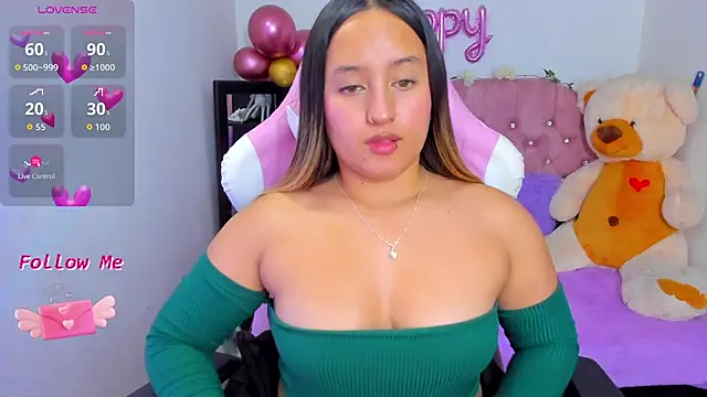 Snapshot of ema_tayy chatting on October 15, 6:27 pm ema tayy online show from October 15, 6:27 pm