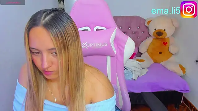 Snapshot of ema_tayy chatting on June 16, 8:20 pm ema tayy online show from June 16, 8:20 pm