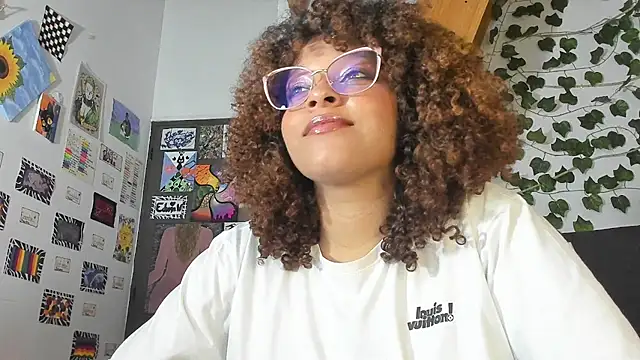 Snapshot of Ada_gales_ chatting on December 19, 12:45 am Ada gales  online show from December 19, 12:45 am