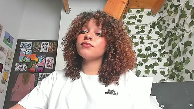 Snapshot of Ada_gales_ chatting on December 18, 9:29 pm Ada gales  online show from December 18, 9:29 pm