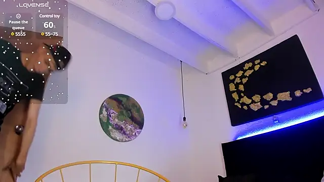 Snapshot of Angel_Snowhotxxx chatting on March 1, 7:19 am Angel Snowhotxxx online show from March 1, 7:19 am