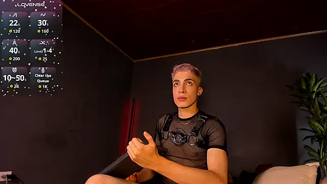 Snapshot of Angel_Snowhotxxx chatting on September 21, 1:00 am Angel Snowhotxxx online show from September 21, 1:00 am